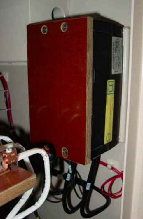 Magwerks main power circuit breaker on mobile power pack